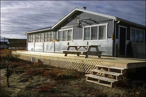 Peterson'S Point Lake Lodge Yellowknife Exterior foto