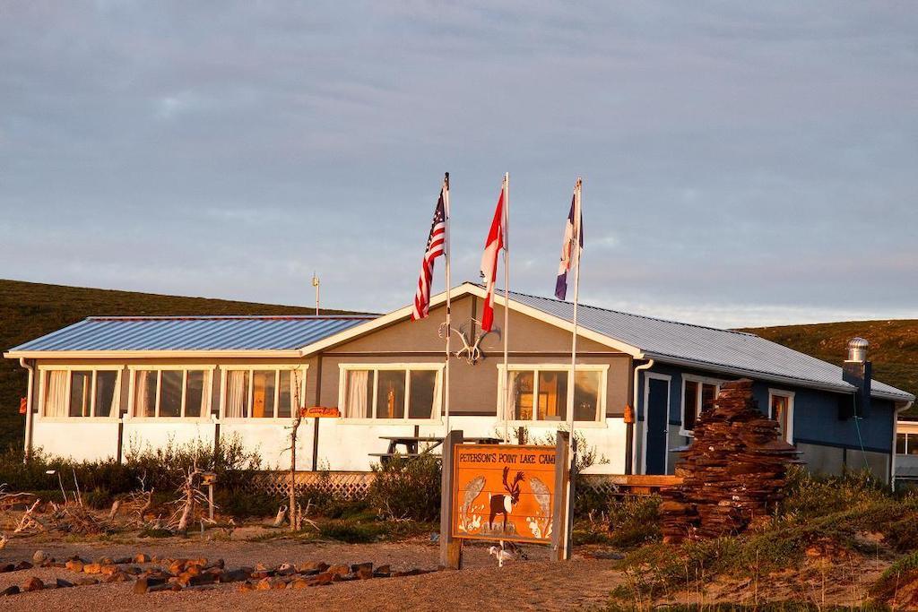 Peterson'S Point Lake Lodge Yellowknife Exterior foto